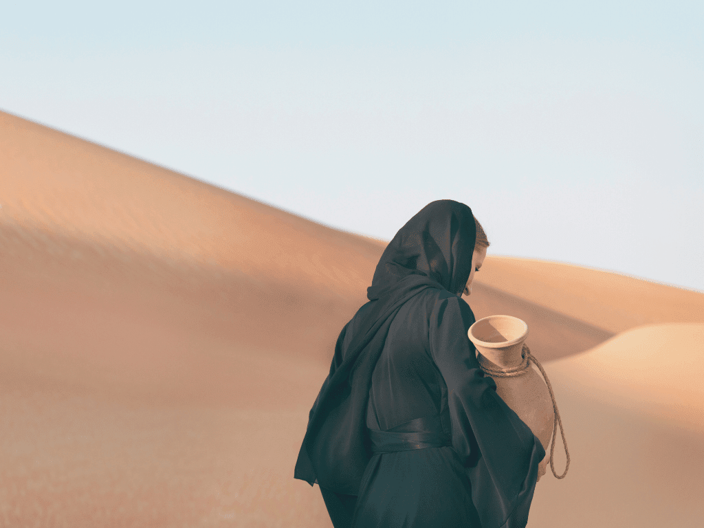 Exploring the Essence of Traditional Emirati Women's Clothing – Telal ...